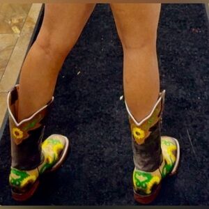 Sunflower Embroidered Western Cowgirl Boots